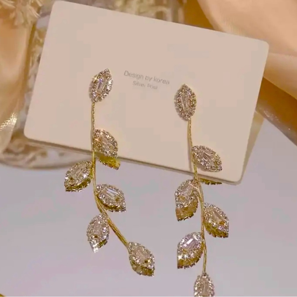 Exquisite Twig Design With Shiny Rhinestone Decor Dangle Earrings